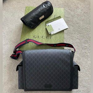 Gucci GG SUPREME MEDIUM DIAPER BAG